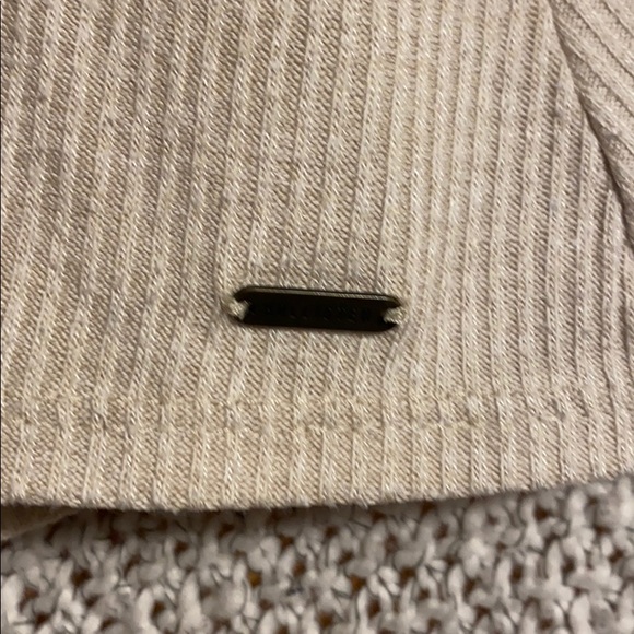 Hollister (M) Cream Knit V-Neck Long Sleeved Shirt - Picture 2 of 5